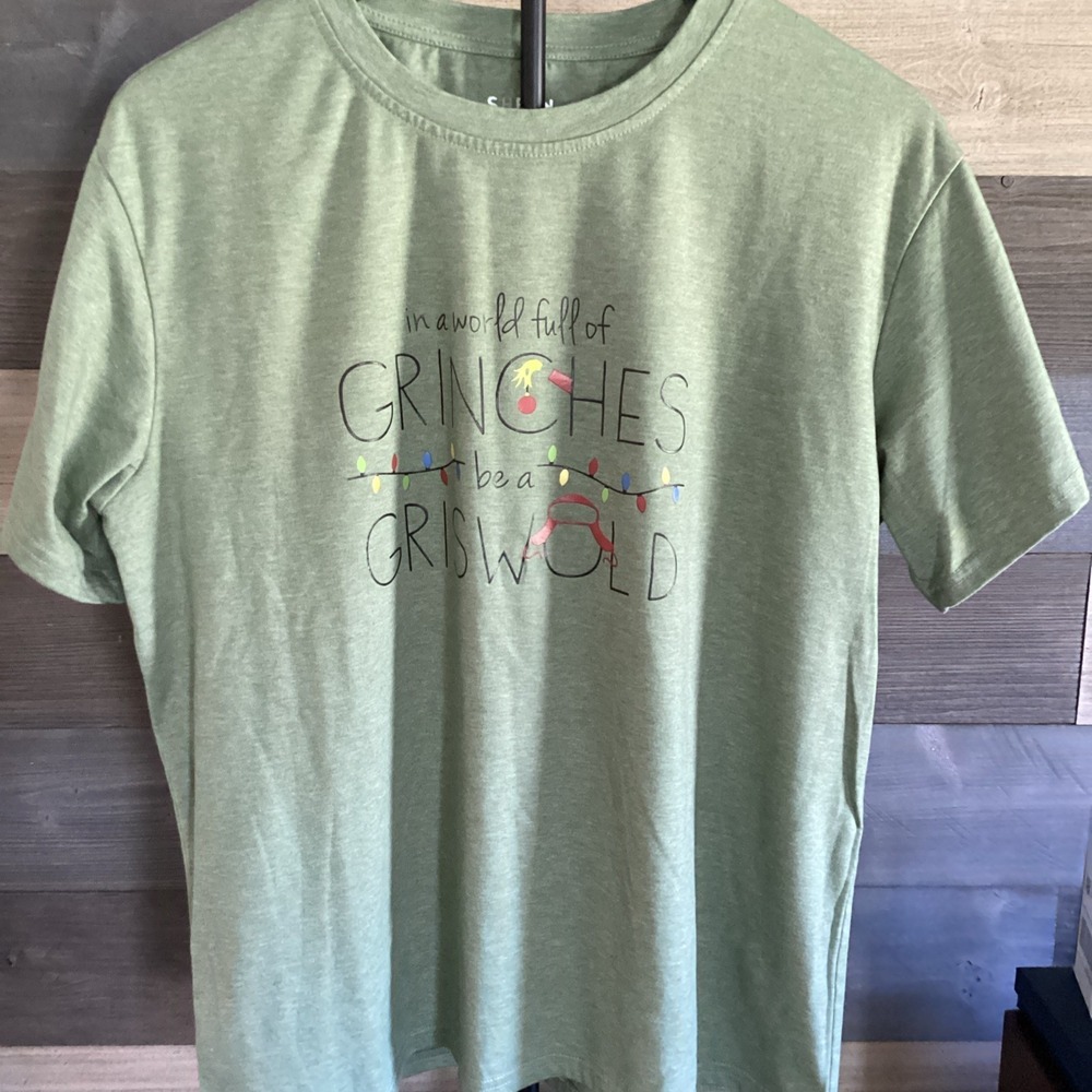 In A World Full Of Grinches Be A Griswold T Shirt XL Green Christmas Vacation